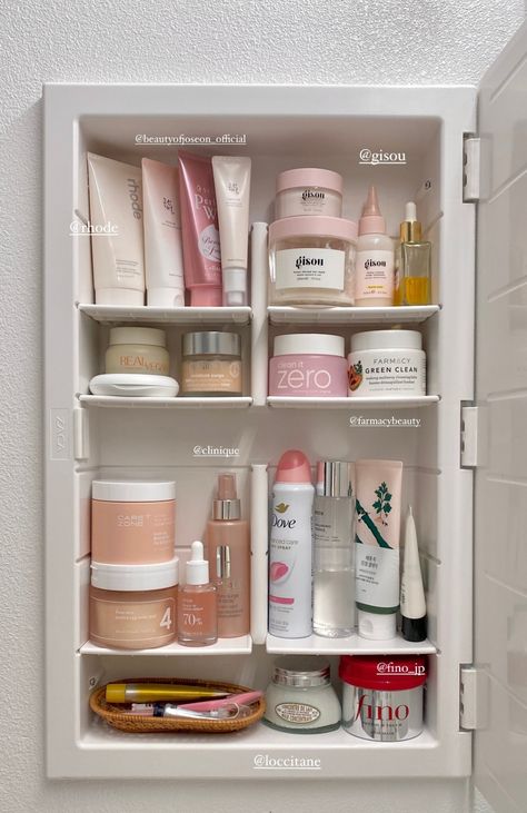 Aesthetic Skincare Cabinet, Skin Care Cupboard, Clean Aesthetic Ocd, Soft Girl Makeup, Apartment Cleaning, Skincare Inspiration, Skincare Organization, Aesthetic Bathroom, Makeup Help