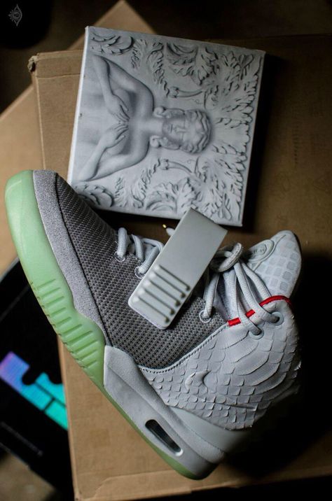 Nike Yeezy 2 Nike Yeezy, Yeezy Fashion, Air Nike, Nike Shoes Air Force, Cruel Summer, Nike Wallpaper, Sneakers Addict, Swag Style, Hot Shoes