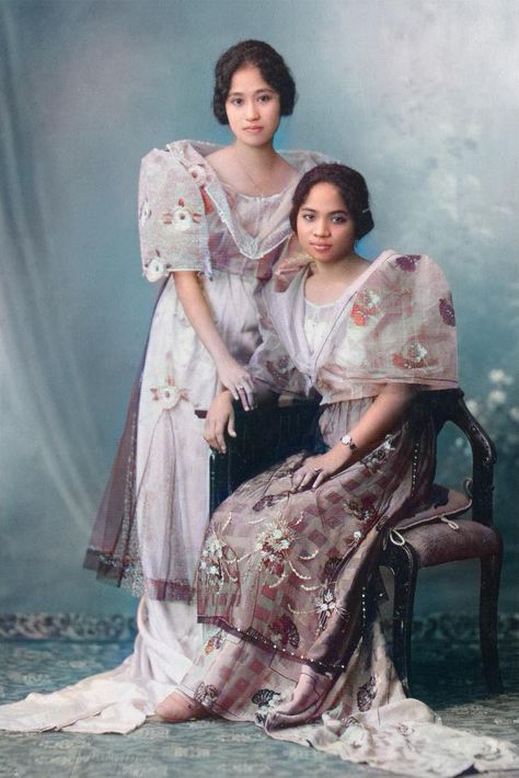 Filipino Traditional Clothing, Filipiniana Wedding Dress, Philippines Outfit, Japanese Occupation, High Low Ball Gown, Philippine Mythology, Philippine History, Filipino Clothing, Filipino Fashion