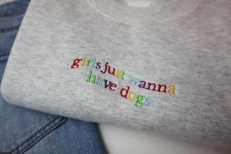 🍂🤍🎃 Fall is almost here and so is our 2024 Fall Collection! We’re thrilled to introduce our new Custom Text Crewnecks for dog moms and dads! 🐕Personalize with your own text in any thread color, and choose from 3 stylish crewneck colors. Mark your calendars for Friday, September 13 at 10:00 AM (mst) #FallCollection #DogBandanas #CustomSweaters #DogMomFashion Preppy Crewneck, Sweatshirt Preppy, Mama Crewneck, Aesthetic Sweatshirt, Sweatshirt Aesthetic, Custom Sweaters, Fur Mama, Embroidered Sweatshirt, Fall Collection