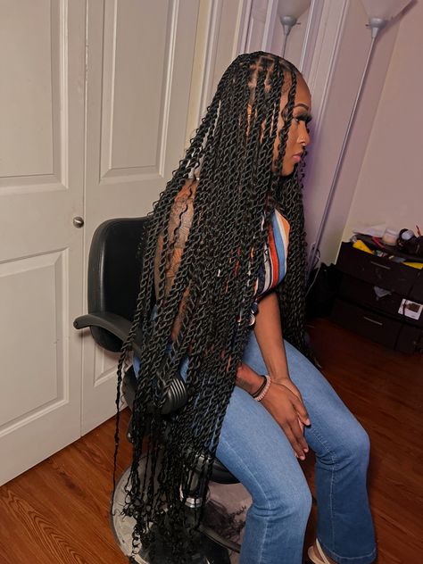 Long boho senegalese island twists with curly pieces Bohohemian Twist, Boho Twists Medium, Long Thick Twist Braids, Long Twist With Curls, Thigh Length Island Twist, Long Boho Twists Black Women, Twists With Curly Pieces, Boho Senegalese Twist Medium, Medium Island Twist Hairstyle