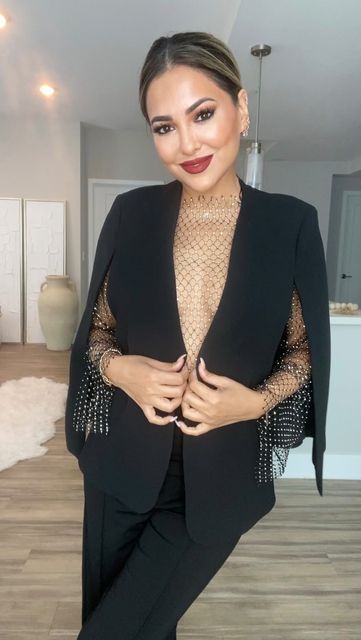 Body Chain Under Blazer, Fishnet Top Outfit, Body Chain Outfit, Body Chain Jewelry Outfit, Lina Noory, Chain Outfit, Fishnet Top, Body Chains, Work Chic