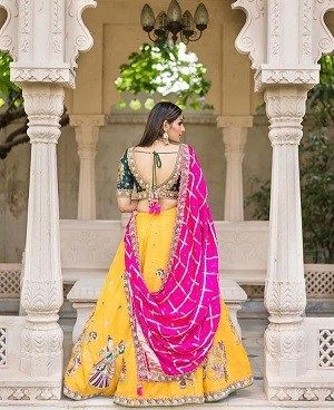 Garba outfits inspired wedding lehenga colour combinations! Unique Wedding Lehenga, New Dress Design Indian, Lehenga Color Combinations, Lehenga Choli For Wedding, Pink Bridal Lehenga, Simple Frock Design, Choli Dress, Wedding Lehenga Designs, Lehnga Dress