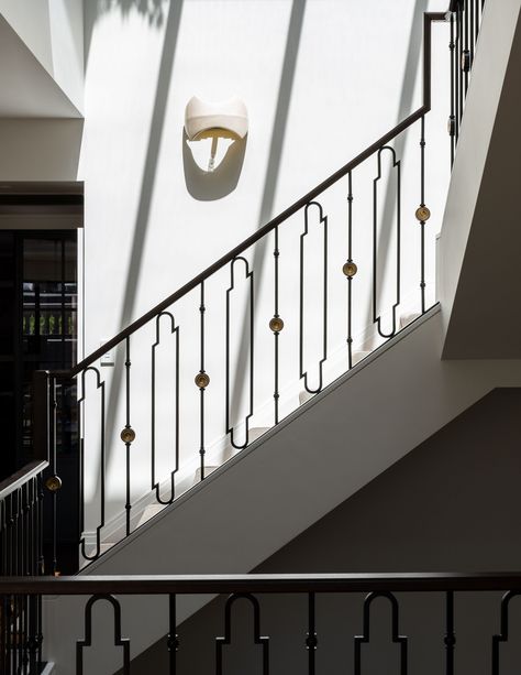 Amuneal created multiple bespoke items for this historic Boston residence, including custom guardrails which reference the existing wrought iron rails while tying in with newly constructed details throughout the home. The Amuneal-made custom railings connect each floor and surrounding stair wells throughout the home. The Blackened Steel pickets feature Dark Silvered Walnut and Warm Brass elements as well as custom shapes. #homedecorideas #railing #railsystem #customrailing در�ابزين السلم, Modern Railing, Custom Railing, Stair Well, Iron Railings, Iron Stair Railing, Interior Design Your Home, Stairs Design Modern, Oak Shelves