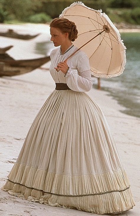 Jodie Foster as Anna Leonowens in Anna and the King. Anna And The King, Jenny Beavan, Kostum Disney, Africa Style, Hollywood Dress, Period Dress, Old Fashion Dresses, Jodie Foster, Old Dresses