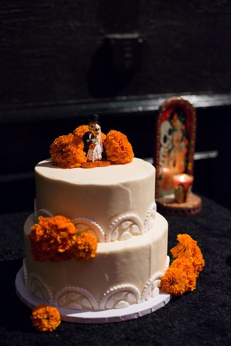 Marigold Wedding, Mexican Inspired Wedding, Mexican Wedding Cake, Dia De Los Muertos Decorations Ideas, Goth Club, Mexican Themed Weddings, Hacienda Wedding, Boda Mexicana, Goth Wedding