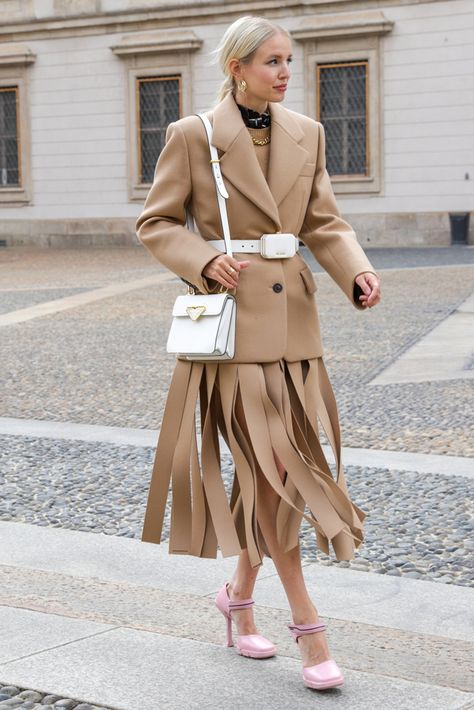 Street Style Bags, Slowly But Surely, Beige Outfit, Classy Casual Outfits, Classy Casual, Fashion Week Street Style, Street Style Looks, Milan Fashion, Fashion Pictures