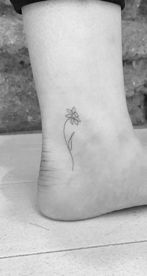 Narcissus Flower Tattoo Small Simple, Welsh Flower Tattoo, Fine Daffodil Tattoo, Welsh Inspired Tattoos, Daphadil Flower Tattoo Simple, Behind Ear Tattoo Daffodil, Simplistic Daffodil Tattoo, Aster And Daffodil Flower Tattoo, Daffodil With Bee Tattoo