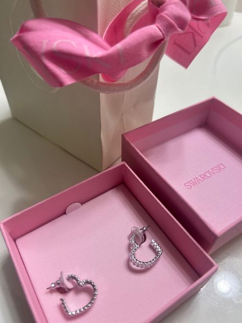 Swarosky Jewelry Aesthetic, Swarovski Jewelry Aesthetic, Swarovski Aesthetic, Swarovski Packaging, Swarovski Heart Earrings, Dream Earrings, Swarovski Heart, Expensive Jewelry Luxury, Expensive Gifts