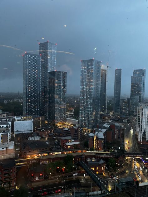 Manchester Apartment View, Uk City Aesthetic, Uk Apartment Aesthetic, Manchester Apartment Aesthetic, London City Photography, London Date Night, Manchester Aesthetic, London City Night, Uni Lifestyle