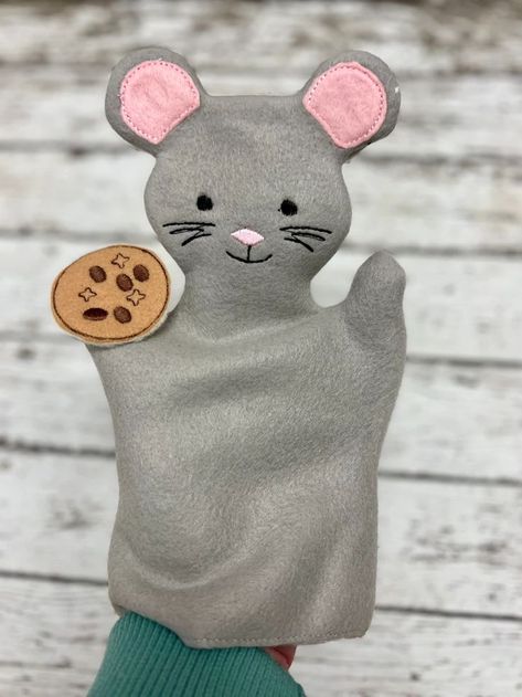 Mouse Hand Puppet Mouse Teaching Singing, Mouse Puppet, Party Favors Christmas, Animal Hand Puppets, Puppets Diy, Puppet Patterns, Toy Toy, Singing Time, Mouse Party