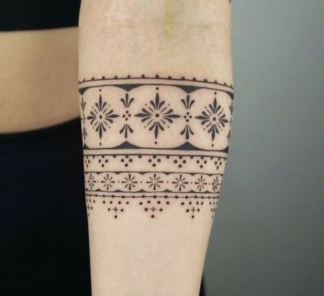 Flowerpattern Arm Band Boho Arm Band Tattoo, Wrist Band Tattoo For Women Bracelets, Women’s Armband Tattoo, Tattoo Ideas Arm Band, Pattern Armband Tattoo, Upper Arm Cuff Tattoo For Women, Ornamental Armband Tattoo, Tattoo Arm Cuff, Ornamental Band Tattoo