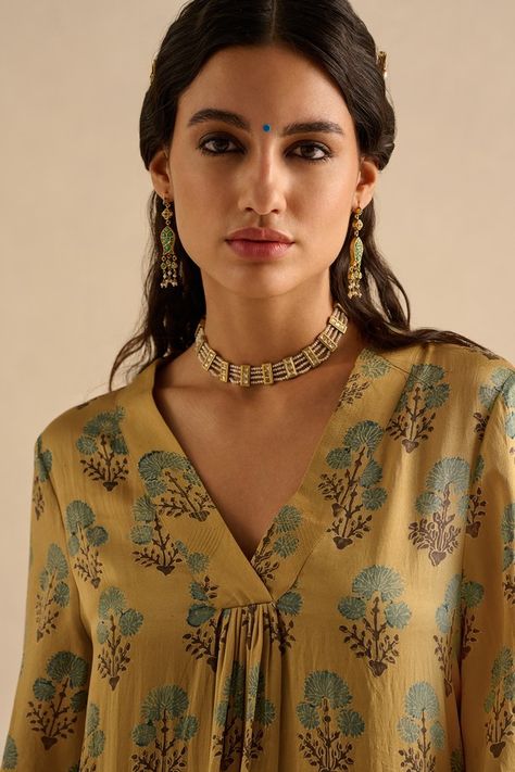 Ajrakh Silk Kurta Designs, Simple Kurta Designs Classy, Kurta Inspiration, Indowestern Kurti, Long Kurta Designs, Simple Kurtis, Kurta Patterns, Ajrakh Prints, Dress Traditional