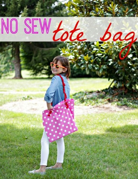 no sew tote bag {get out your glue gun} Waterproof Bag Diy, No Sew Tote, Diy Purse No Sew, Sew Tote Bag, Diy Bags No Sew, Shoebox Ideas, Diy Sewing Gifts, Diy Tote, Tote Bag Tutorial