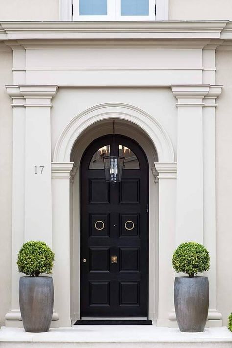 Front Door Planters, Door Planter, Black Front Doors, London Townhouse, التصميم الخارجي للمنزل, Black Door, Design Exterior, Black Doors, Beautiful Doors