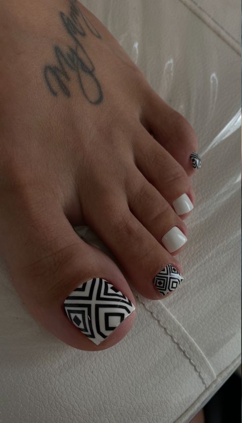 Black And White Pedicure Designs, Black And White Pedicure, White Pedicure Designs, Bb Nails, White Pedicure, Nail 2024, Toenail Designs, Pedicure Designs, Toe Nail Designs