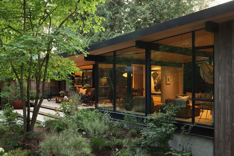 Olson Kundig and Erica Colpitts renovate mid-century Vancouver home Canadian House, Olson Kundig, Romantic Interior, Miami Houses, Midcentury Home, Mid Century Architecture, Hus Inspiration, Built In Bookcase, Level Homes