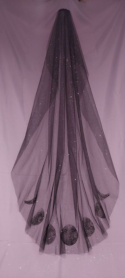 Gothic Bride Veils, Hippy Goth Wedding, Goth Wedding Altar, Dark Wedding Theme Dresses, Gothic Wedding Crown Veil, Goth Veil Wedding, Gothic Fairy Wedding Ideas, Witchy Wedding Accessories, Black Wedding Dress Veil