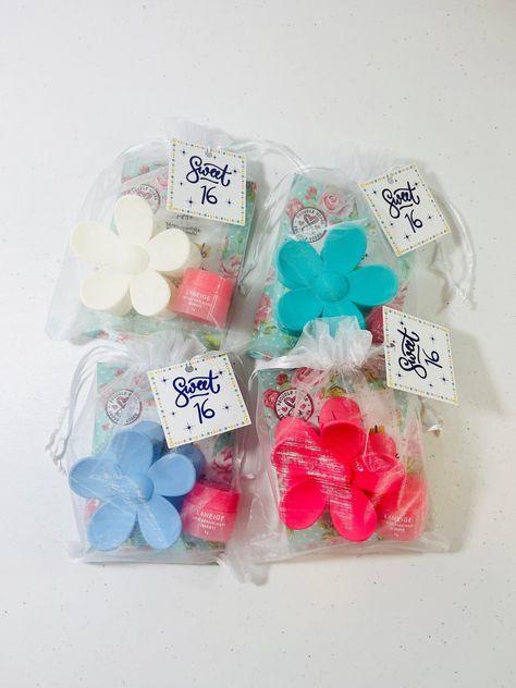 Sleepover Favor Ideas, Party Favors For 13th Birthday Girl, Facial Birthday Party, 9 Year Birthday Party Favors, Retro Slumber Party, What To Put In Party Favor Bags, Pastel Party Favors, 13th Birthday Party Favors Girl, Gift Bags For Birthday Guests