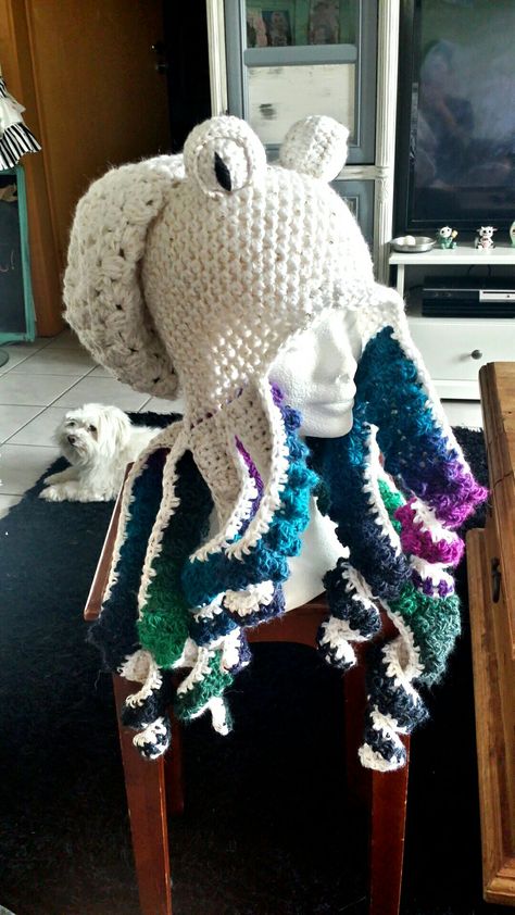 Crochet octopus hat More Crochet Octopus Hat Pattern, Octopus Hat Pattern, Crochet Octopus Hat, Crochet Halloween Hat, Octopus Hat, Amigurumi Octopus, Hat Pattern Crochet, Crochet Octopus, Trendy Crochet