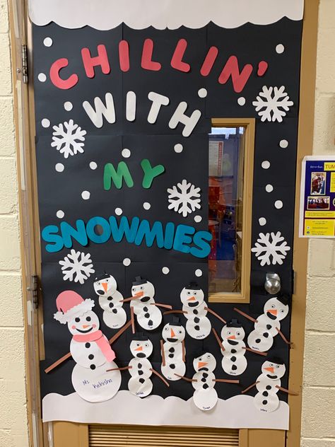 Classroom Snowman Door, Snowman Classroom Decorations, Snowmen Door Decorations, Frosty The Snowman Door Decoration, Snowman Hallway Decorations, Chillin With My Snowmies Door, Winter Themed Doors For School, Snowman Classroom Door Ideas, Snowman Classroom Door