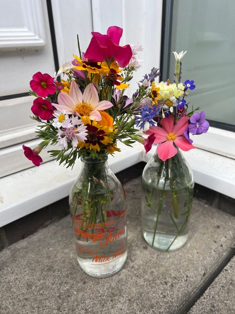 Milk Bottle Flower Arrangements, Wildflowers In Bud Vases, Wildflower Bouquet In Vase, Milk Bottle Flowers, Wildflowers In Small Vases, Wild Flowers In Mason Jars, Milk Bottle Vases, Sunflower And Wildflower Bouquet Vase, Flower Texture