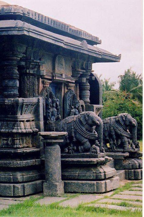 Hoysala Architecture, Ancient Indian Art, India Travel Places, Temple India, Indian Temple Architecture, India Architecture, Temple Ruins, Ancient Indian Architecture, Temple Architecture