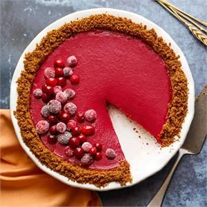 Whether fresh or frozen, cranberries make an eye-catching and wonderfully tart-sweet filling. #hannafordfresh Cranberry Curd Tart, Holiday Desserts Cookies, Curd Pie, Cranberry Curd, Cranberry Pie Recipes, Pie Contest, Curd Tart, Favorite Holiday Desserts, Unique Pies