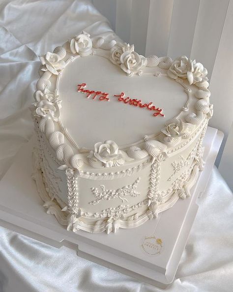 🌱Michelle🌱 on Instagram: "Romantic white piping, xl vintage heart   #studiosweetly #vintageheartcake #floralcake #buttercreampiping #buttercreamflowers #weddingcake #birthdaycake #buttercreamcakes #cakecakecake #cakedesign #flowerpiping #nycake #nycdessert #nyc" Vintage Heart Wedding Cake, White Vintage Heart Cake, White Heart Cake, White Vintage Cake, White Cake Design, 2 Weeks Notice, White Birthday Cake, Heart Wedding Cake, Romantic Cake