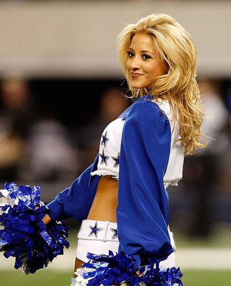 Cheer Aesthetic, Dallas Cheerleaders, Texas High School, Cheerleading Pictures, Nfl Photos, Football Cheerleaders, Cheerleader Girl, Dallas Cowboy, Cheerleading Dance