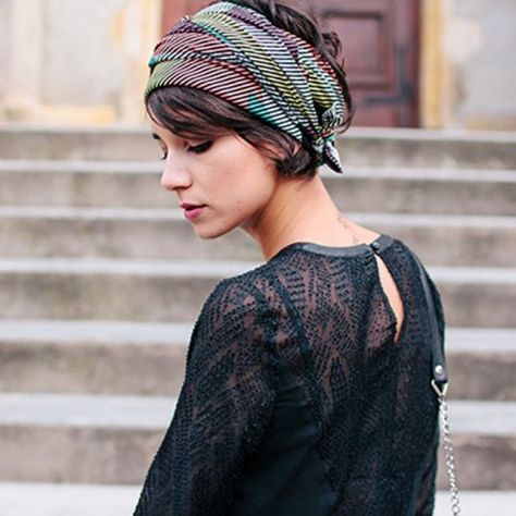 Awesome Trendsetting Short Hairstyles for 2018 To Make You Stand Out From The Crowd ★ See more: http://lovehairstyles.com/short-hairstyles-for-women/ Turban Mode, Bandana Bayi, Headbands For Short Hair, Hair Scarf Styles, Head Scarf Styles, Pigtail Hairstyles, Penteado Cabelo Curto, Short Haircut, Different Hairstyles