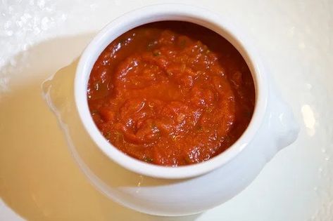 Tomato Oil, Casserole Dinners, Sauce Spaghetti, Marinara Sauce Recipe, Bawang Bombay, How To Make Spaghetti, Tomato Sauce Recipe, Red Sauce, Sauce Tomate