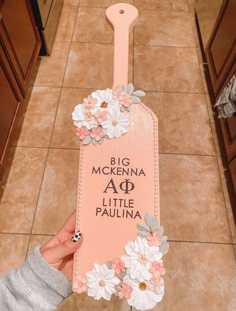 Sorority Plaque Ideas, Sorority Big Plaques, Paddles For Big Sorority, Big Lil Paddles, Sorority Big Paddles Ideas, Cute Paddles Sorority, Paddle For Big Sorority, Big And Little Paddles, Big Paddles Sorority Ideas