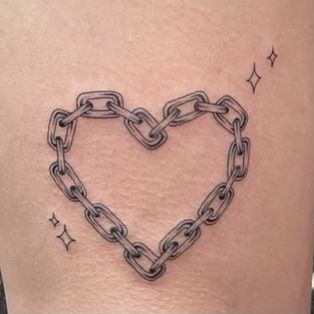 Chain Heart Tattoo Design, Heart Link Tattoo, Chain Link Heart Tattoo, Heart Elbow Tattoo, Heart Chain Tattoo, Love Heart Tattoo, Chain Tattoo, Elbow Tattoos, Chain Heart