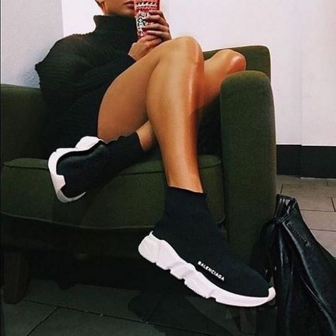 15 Sneakers To Add To Your Wardrobe This Spring Sock Sneakers Outfit, Balenciaga Sock, Balenciaga Shoes Sneakers, Sneaker Outfits Women, Mode Shoes, Sneaker Outfits, Balenciaga Speed Trainer, Sports Tops, Balenciaga Sneakers