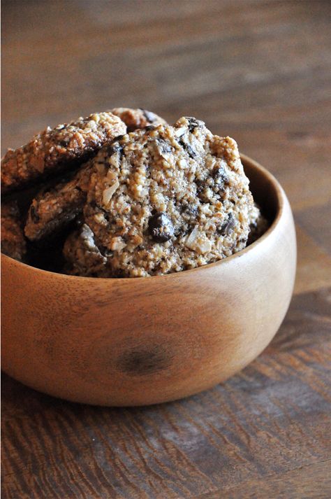 Almond Meal Cookies with Dark Chocolate and Coconut from The Sprouted Kitchen ... just made them and they're amazing. Plus, no butter and gluten free! Sprouted Kitchen, Almond Meal Cookies, Minimalist Baker, Almond Meal, Choc Chip Cookies, Chewy Chocolate Chip, Chewy Chocolate Chip Cookies, Chocolate Chip Recipes, Coconut Cookies