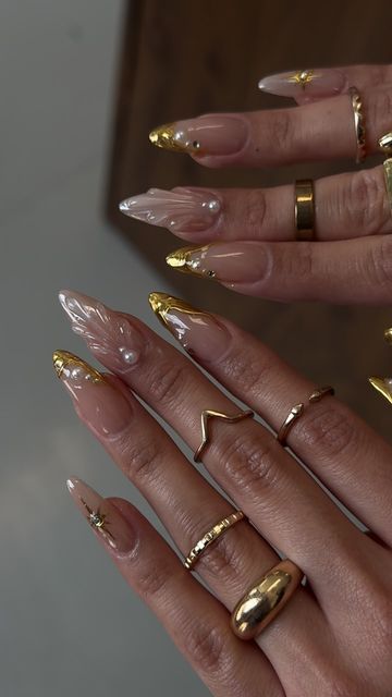 Nelsy G✨ on Instagram: "Gold nails inspo ✨ 
Name plate ring by: @foreverlinkx 
.
#nailinspo #nailtech #losangelesnails #losangelesnailtech #ontarionails #frenchnails #almondnails #nailtrends #ienails #fashioninspo #fallnails" Gold And Nude Nail Designs, Glittery Gold Nails, Gold Bday Nails, Glam French Tip Nails, Citrine Nails, Gold Nail Designs Almond, Gold Inspired Nails, Gold Outline Nails, Gold Almond Acrylic Nails