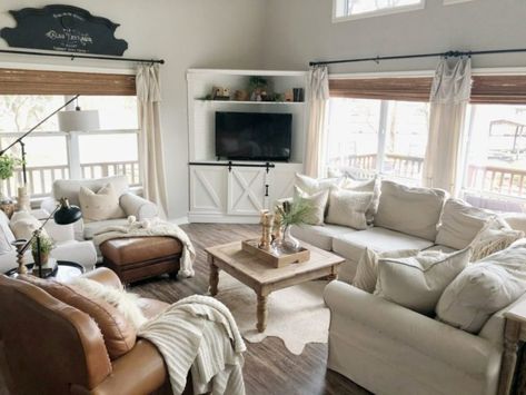 10 Small Living Room With TV Ideas That We Want to Copy ASAP - Decoholic Tv In Corner, Tv In Corner Of Living Room, Corner Tv Ideas, Corner Of Living Room, Coin Tv, Corner Tv Cabinets, Small Living Room Layout, Friday Vibes, Living Tv