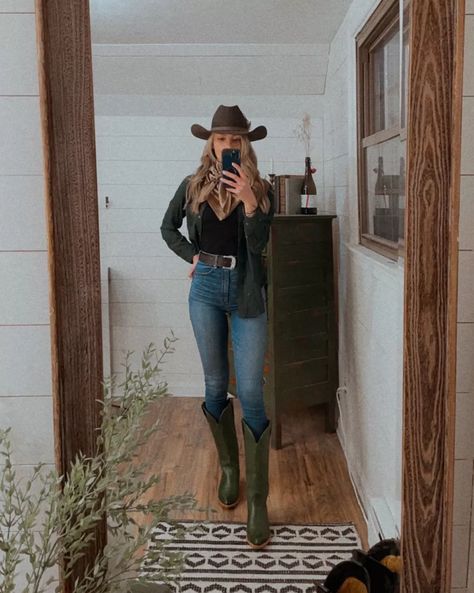 5 Winter Outfit Ideas for Nashville - Magic of Clothes Fiesta Party Outfit Ideas, Pbr Outfit For Women Winter, Cowgirl Boots With Jeans, Women’s Western Fashion, Outfit Ideas For Nashville, Western Outfits Winter, Modern Western Outfits Women, Pbr Outfits, Baddie Cowgirl Outfits