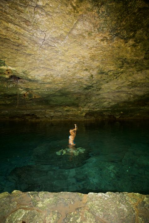 Cave Photoshoot Ideas, Cave Photoshoot, Cave Pictures, Grotto Pool, Cave Photos, Underwater Caves, Ig Aesthetic, Underground Caves, Pool Picture