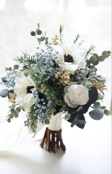 Bride Bouquets Winter, Bride Boutique Flowers, Flower Bouquet Winter, Winter Flower Arrangements, Blue Flower Arrangements, Blue Winter Wedding, Winter Wedding Bouquet, Blue Wedding Bouquet, Winter Bouquet