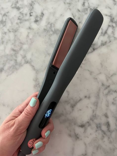 The top 3 BEST hair straighteners - one for every budget! - Mint Arrow Aesthetic Hair Straightener, Best Hair Straightner, Hair Stuff Aesthetic, Flat Iron Aesthetic, Good Hair Straighteners, Best Hair Iron, Hair Straightener Aesthetic, Best Straightening Iron, Hair Tools Aesthetic