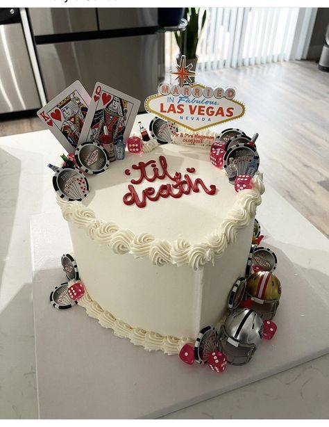 Las Vegas Costume Ideas, Vegas Costume Ideas, Las Vegas Party Outfit, Vegas Party Outfit, Las Vegas Costume, Las Vegas Costumes, Vegas Costume, Vegas Themed Wedding, Vegas Cake