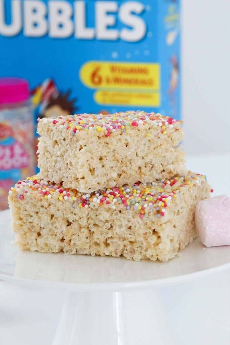 Crunchy rice bubble bars with 100s & 1000s sprinkled over the top. 3 Ingredient Rice, Rice Bubble Recipes, Rice Bubble Slice, Marshmallow Slice, Crunchy Rice, Homemade Rice Krispies Treats, No Bake Slices, Sweet Lunch, Marshmallow Bars