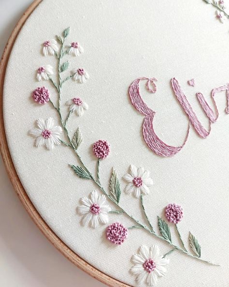 ☆KasnakHome / Needle Painting☆ (@kasnakhome) • Instagram photos and videos Embroidery Marigold, Embodari Design, Back Stitch Embroidery Design, Baby Embroidery Ideas, Mothers Day Embroidery, Embroidery Flower Design, Needle Painting, Embroidery Hoop Art Diy, Basic Hand Embroidery Stitches