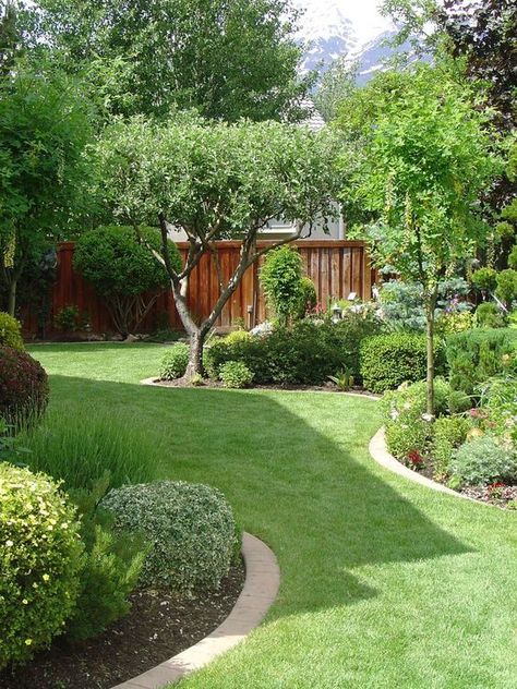 Small Yard Landscaping, Small Garden Landscape, Small Backyard Gardens, Backyard Pools, Meteor Garden 2018, Garden Shrubs, Diy Landscaping, Garden Landscape Design, Small Backyard Pools