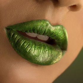 Pretty Lips, Green Lipstick, Green Lips, Dark Red Lips, Lipstick Art, Hot Lips, Lip Art, Beautiful Lips, Eyes Lips