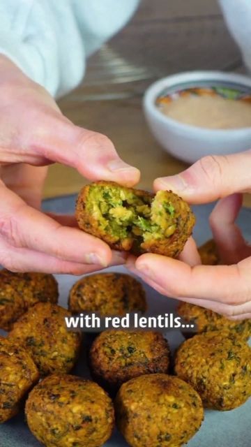 Red Lentil Falafel, Brown Garlic Sauce, Lentil Falafel, Falafel Recipe, Vegan Cookbook, Red Lentil, Vegan Recipe, Meatless Meals, Healthy Options