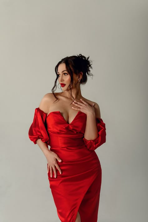 Cocktail Dress Pose Ideas, Lady In Red Photoshoot, Red Dress Photoshoot Ideas, Red Backdrop Photoshoot, Dress Photoshoot Poses, Plus Size Photoshoot, Red Dress Photoshoot, Bold Photoshoot, Girls Western Dresses