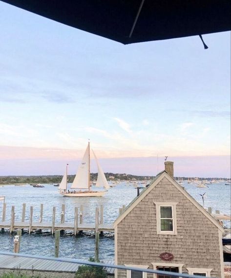 Carolina Do Norte, Nantucket Summer, England Aesthetic, Hamptons Summer, Coastal Life, Dream Beach, Coastal Towns, Summer Dream, Beach Town